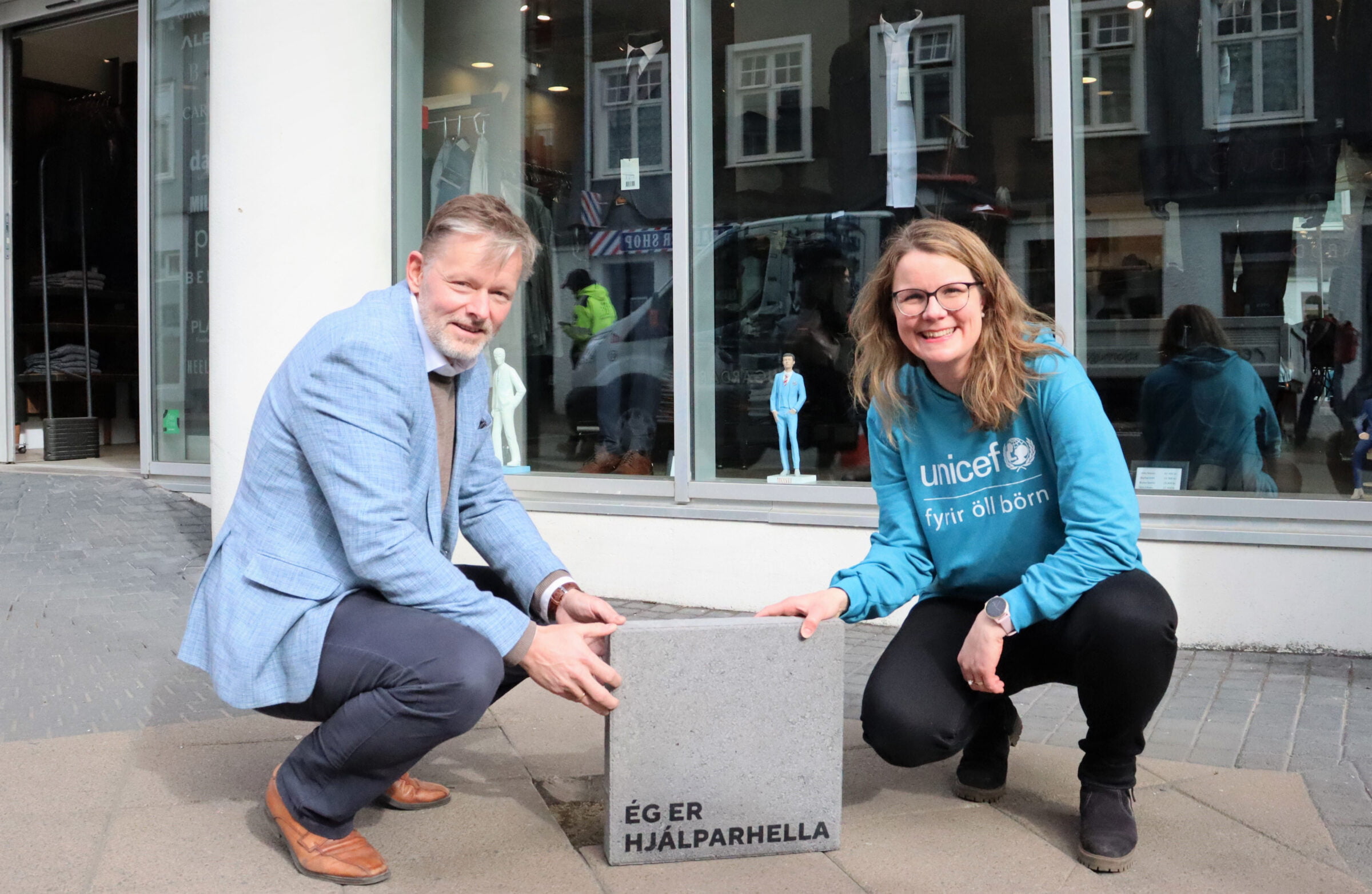 Hjálparhella BM Vallá styrkir Unicef